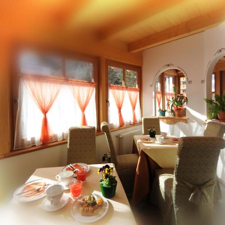 Residence Garni Il Giglio คอมเมซซาดูรา ภายนอก รูปภาพ