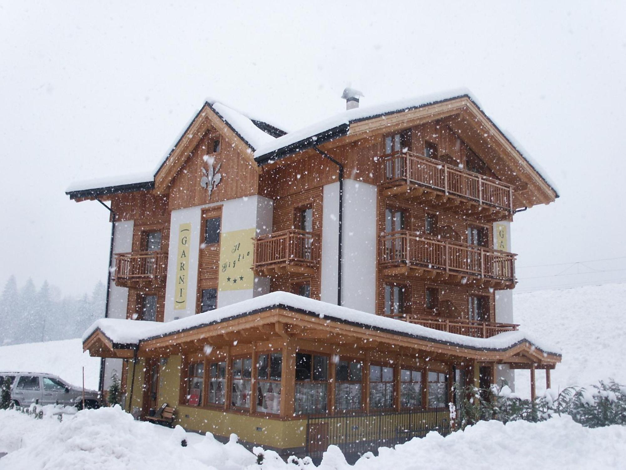Residence Garni Il Giglio คอมเมซซาดูรา ภายนอก รูปภาพ