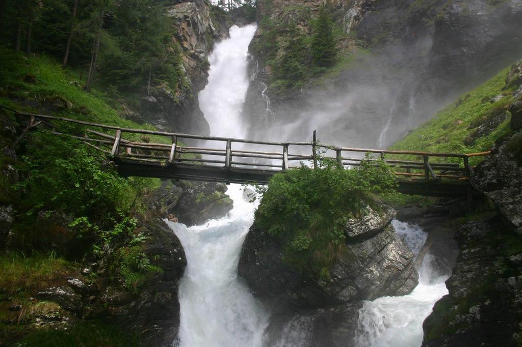 Residence Garni Il Giglio คอมเมซซาดูรา ภายนอก รูปภาพ