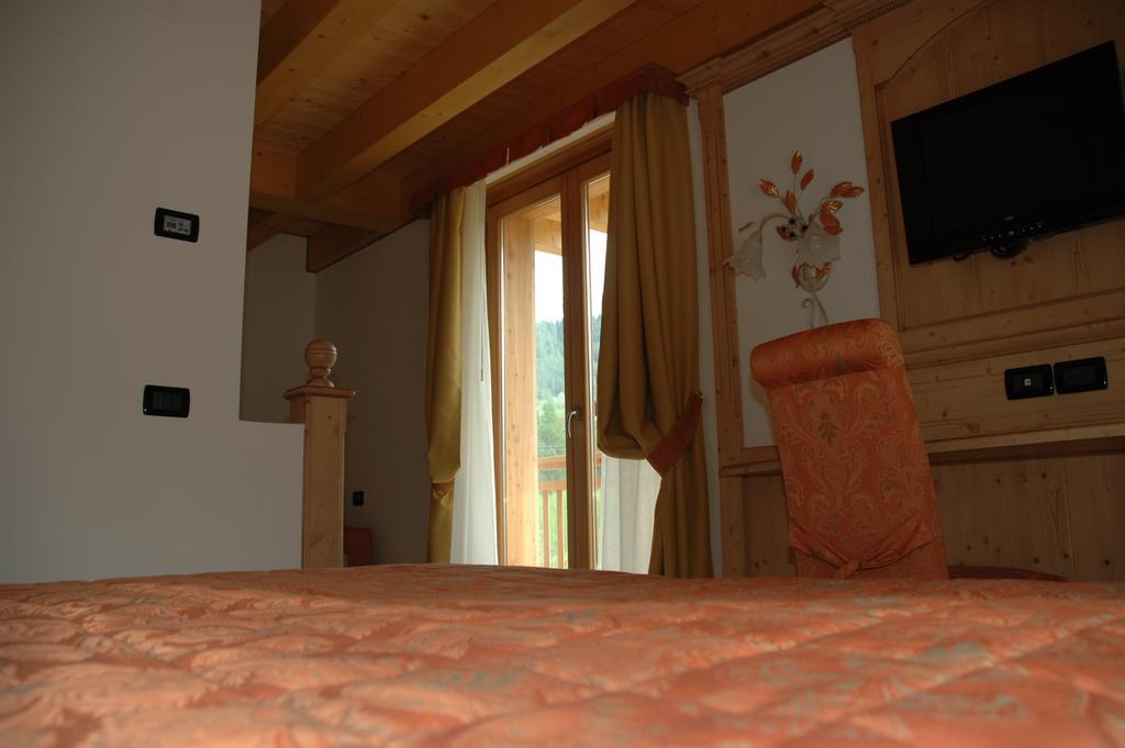 Residence Garni Il Giglio คอมเมซซาดูรา ภายนอก รูปภาพ